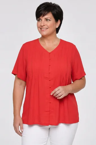 Raudona palaidinė su sagomis