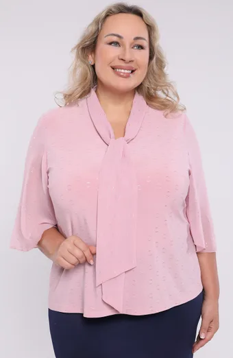 Rožinė palaidinė su kaklaraiščiu