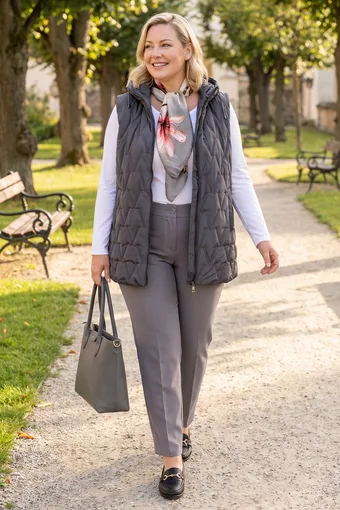 Pilka liemenė su reljefiniu raštu