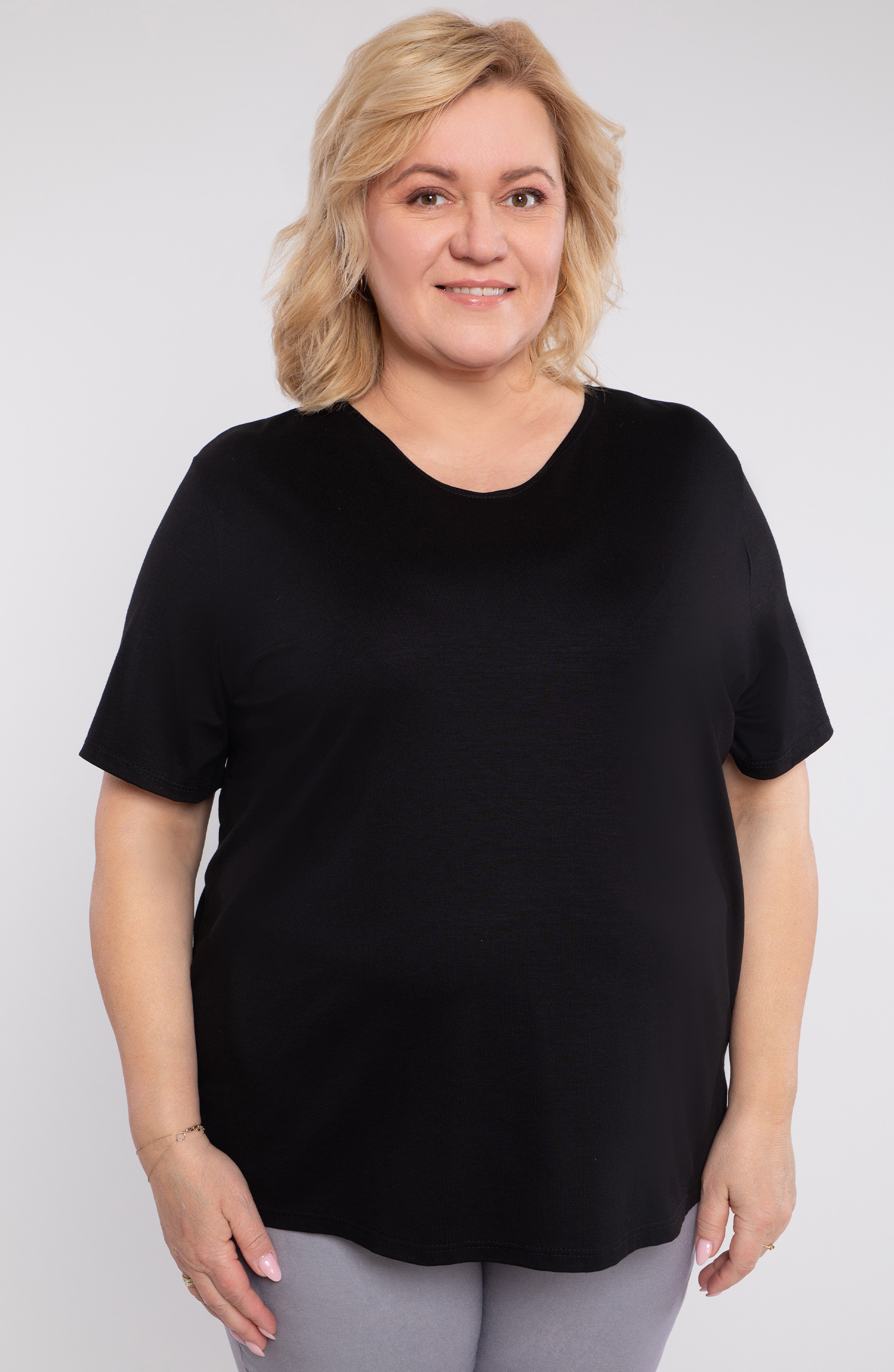 Juoda megzta palaidinė