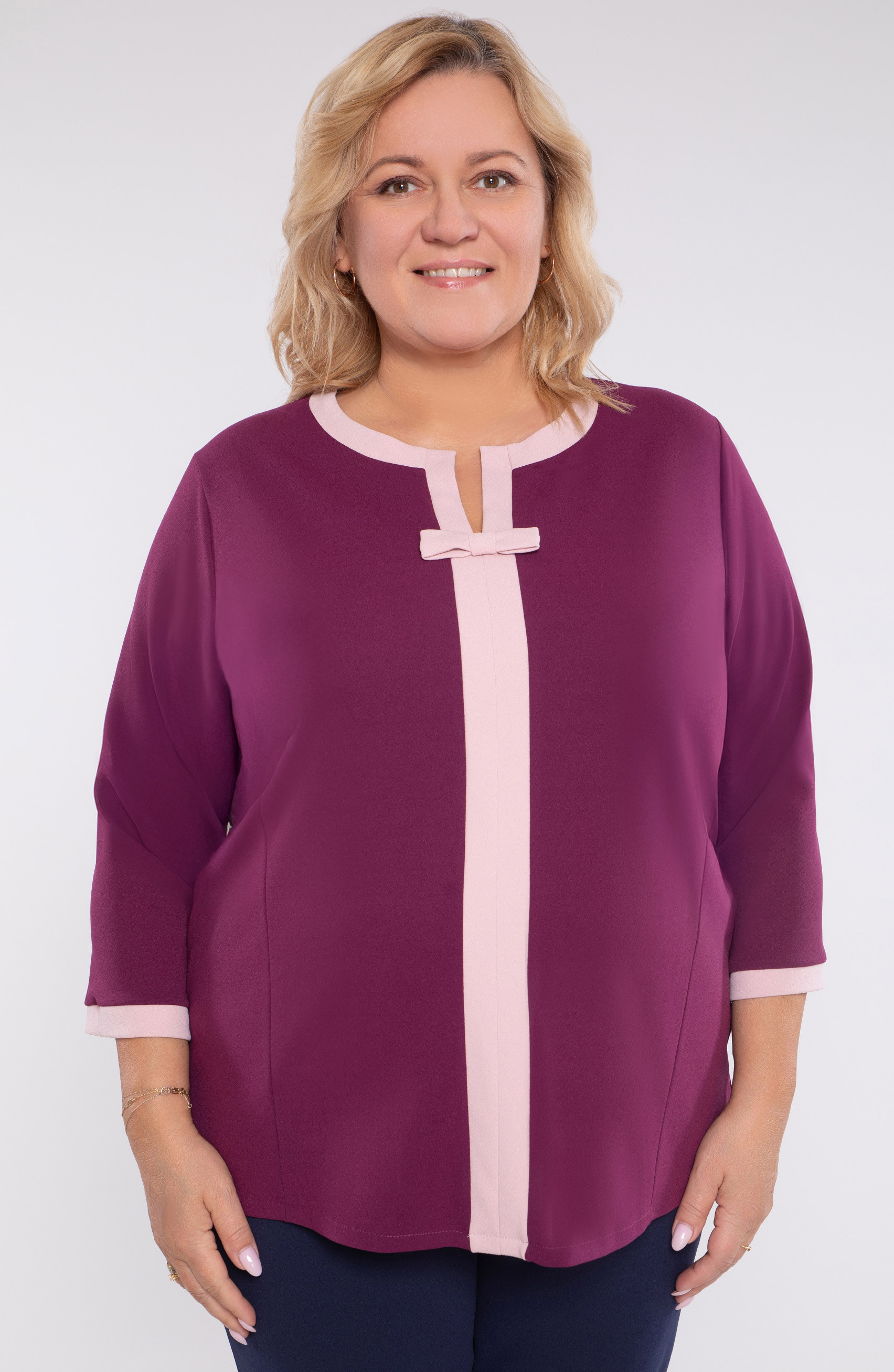 Violetinė palaidinė su rausvu kaspino apvadu